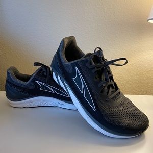 Altra Torin Men’s Plush Road Running Shoe